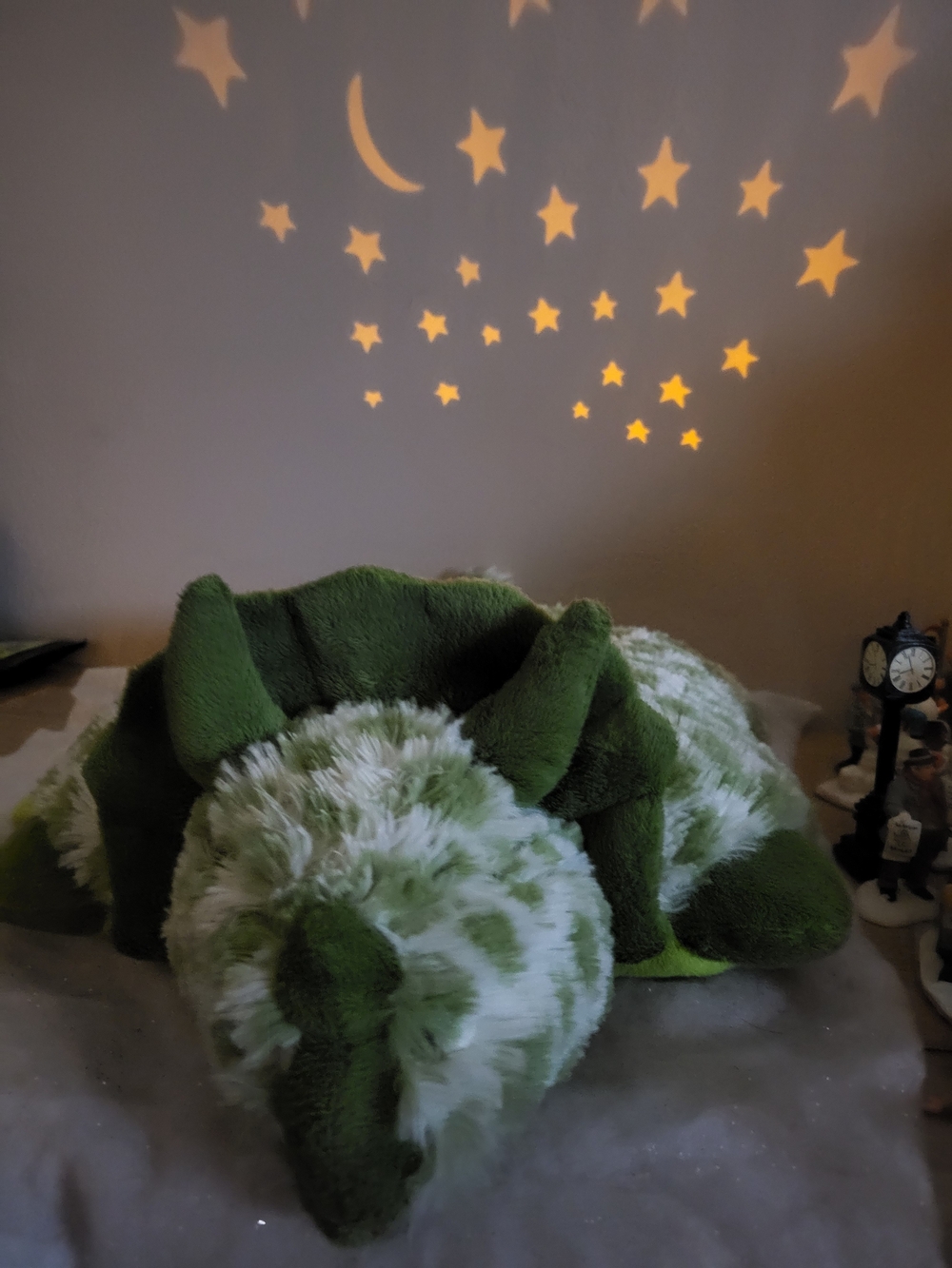 Pillow Pets Dream Lites Triceratops Dinosaur Plush Night Light Projector